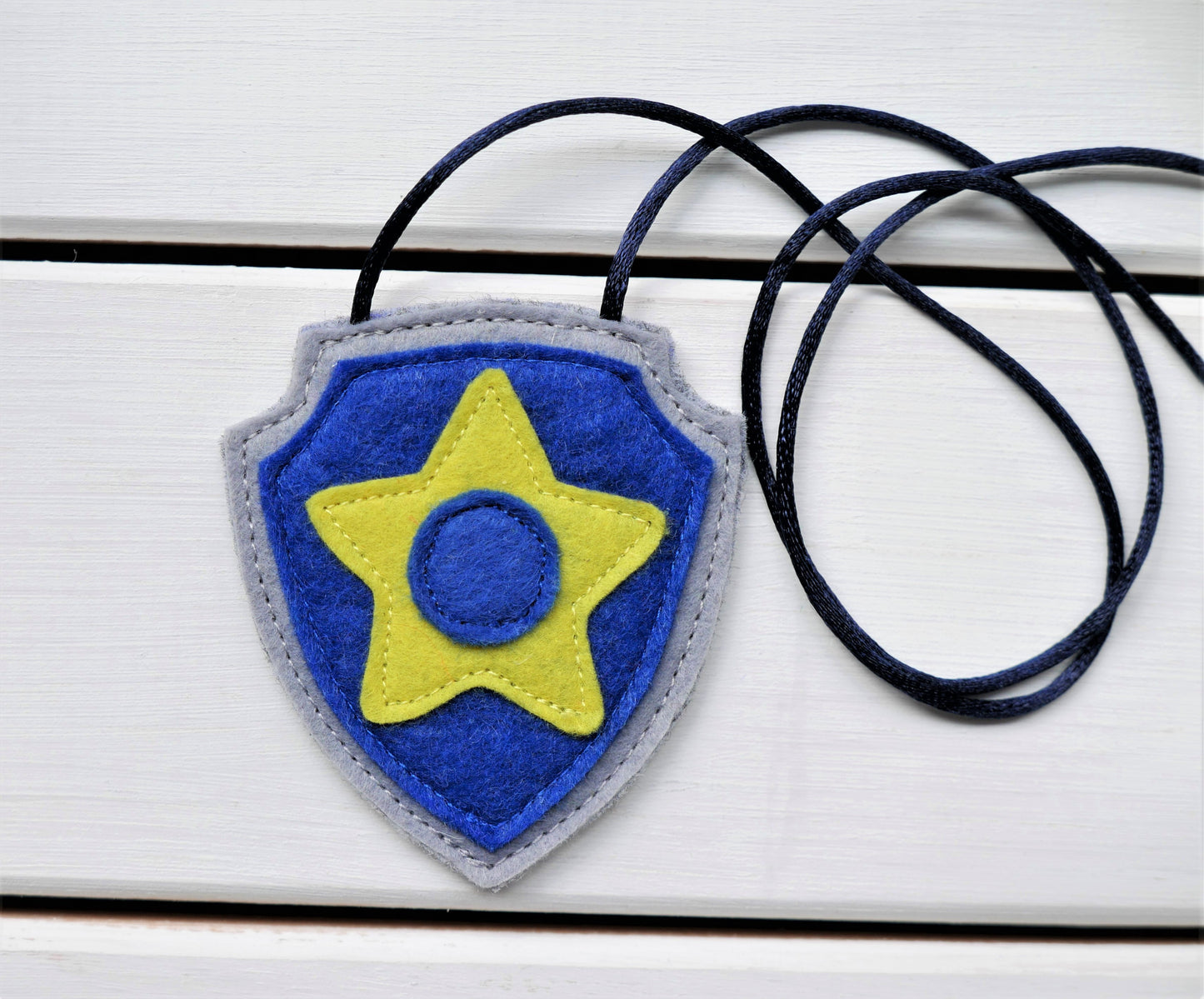 Hunde-Abzeichen: Handgemachtes Cosplay-Kostüm-Anstecker aus Filz