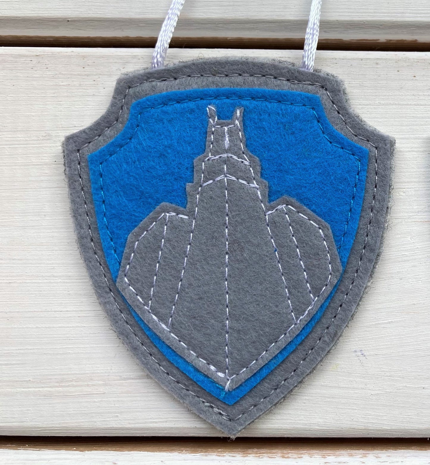 Hunde-Abzeichen: Handgemachtes Cosplay-Kostüm-Anstecker aus Filz