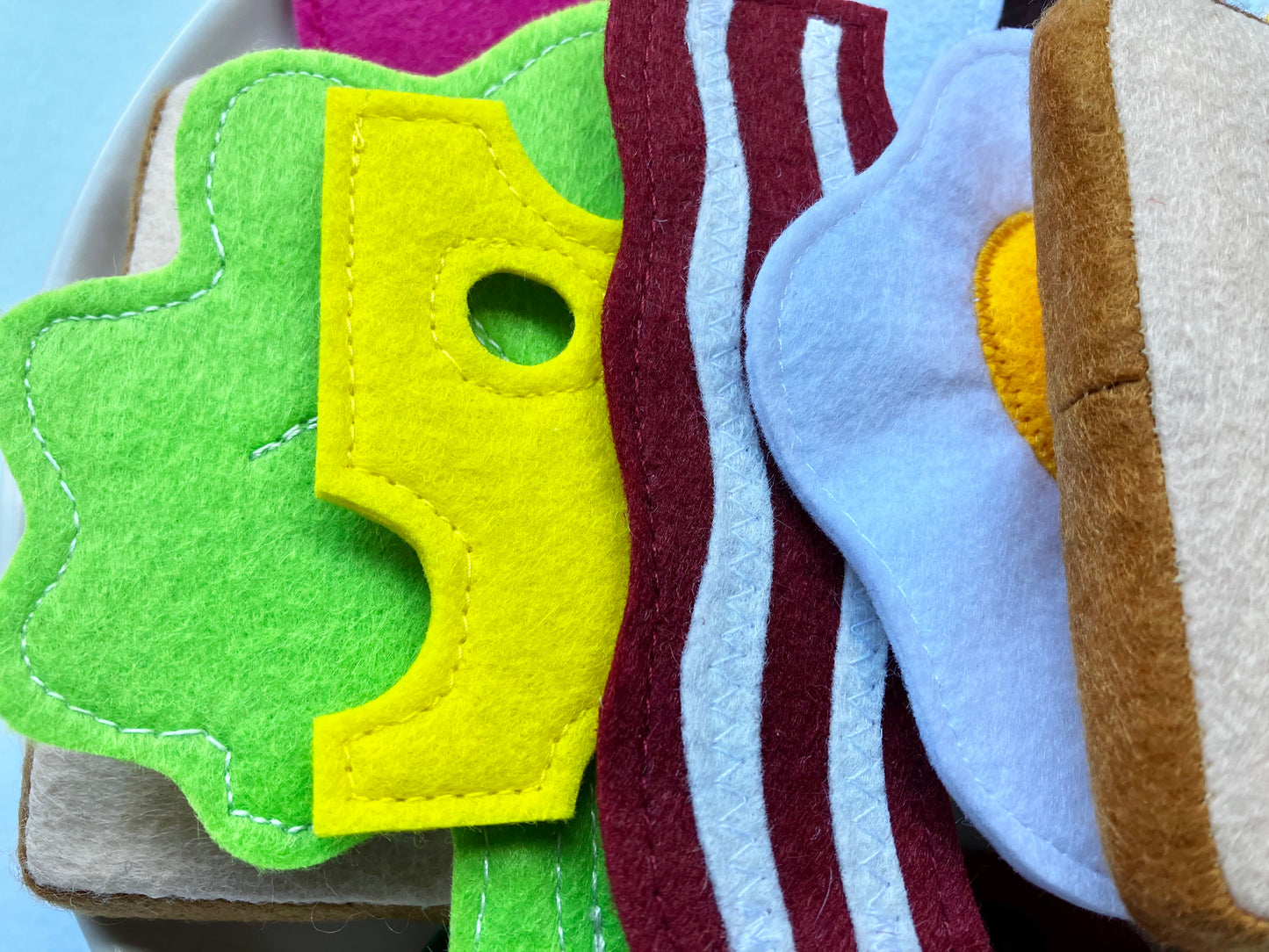 Frühstücks-Spielzeugset: Handgemachtes Montessori-Küchenspielzeug aus Filz