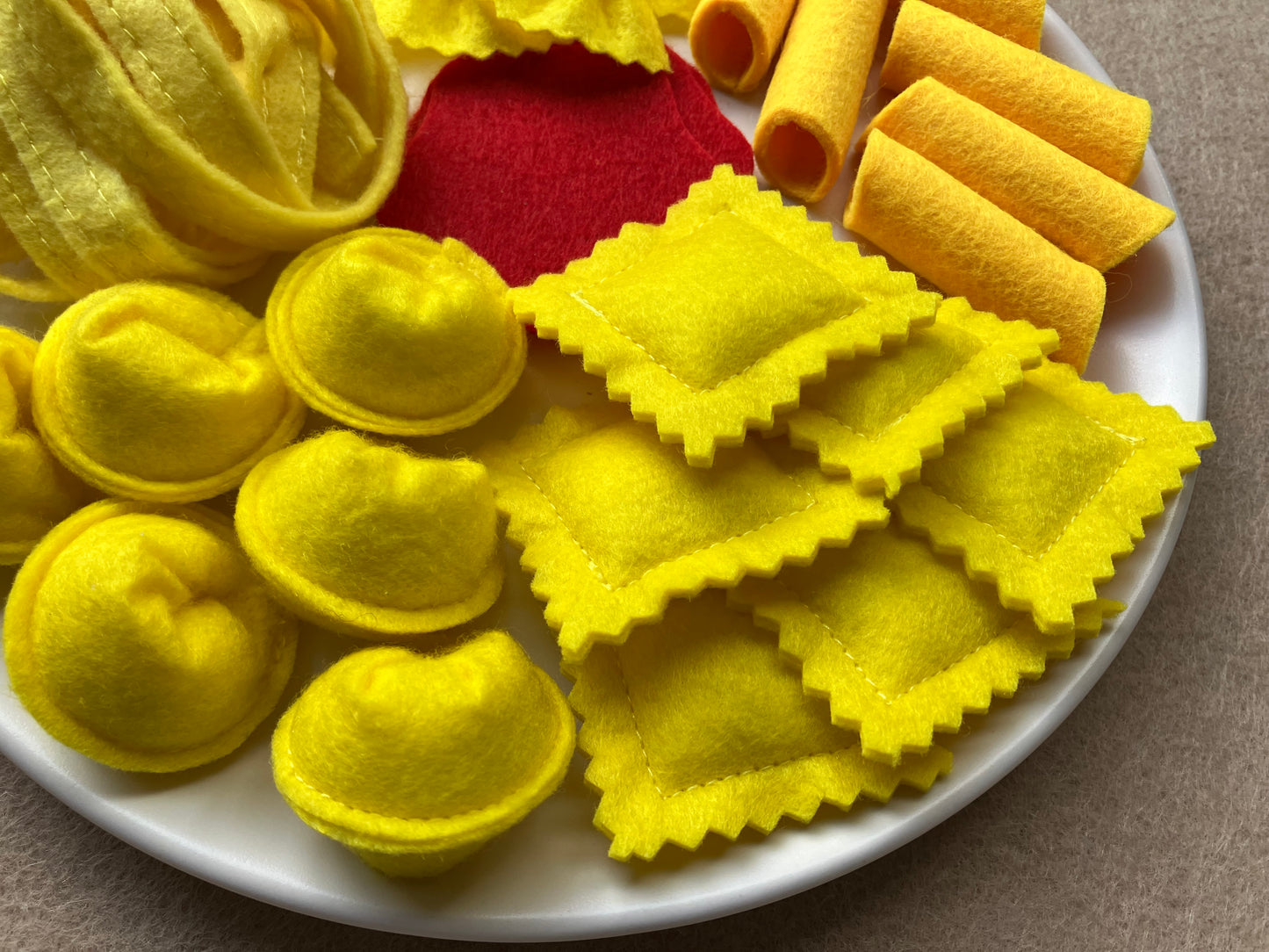 Nudel-Spielset | Handgefertigtes Filz-Montessori-Küchenspielzeug | MorKuzuNY