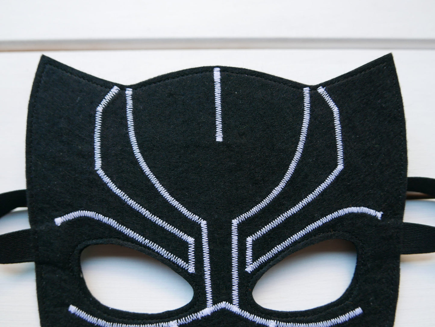Von Black Panther inspiriertes handgemachtes Filzmasken- und Manschettenset