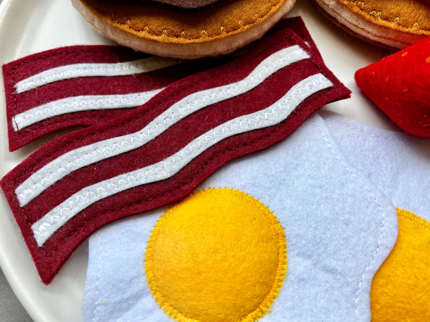 Pfannkuchen-Frühstücks-Spielset: Handgefilztes Montessori Küchenspielzeug