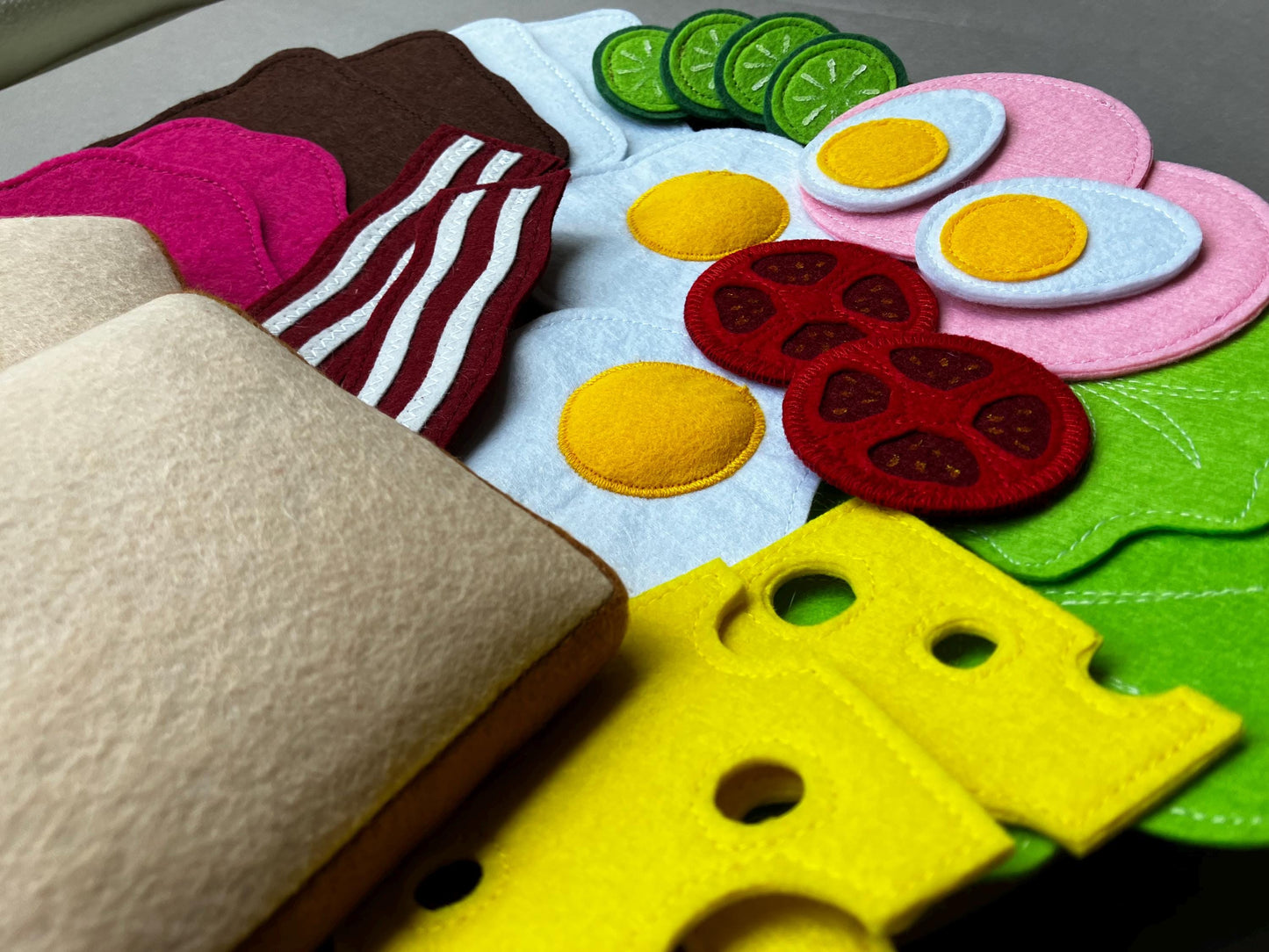Frühstücks-Spielzeugset: Handgemachtes Montessori-Küchenspielzeug aus Filz