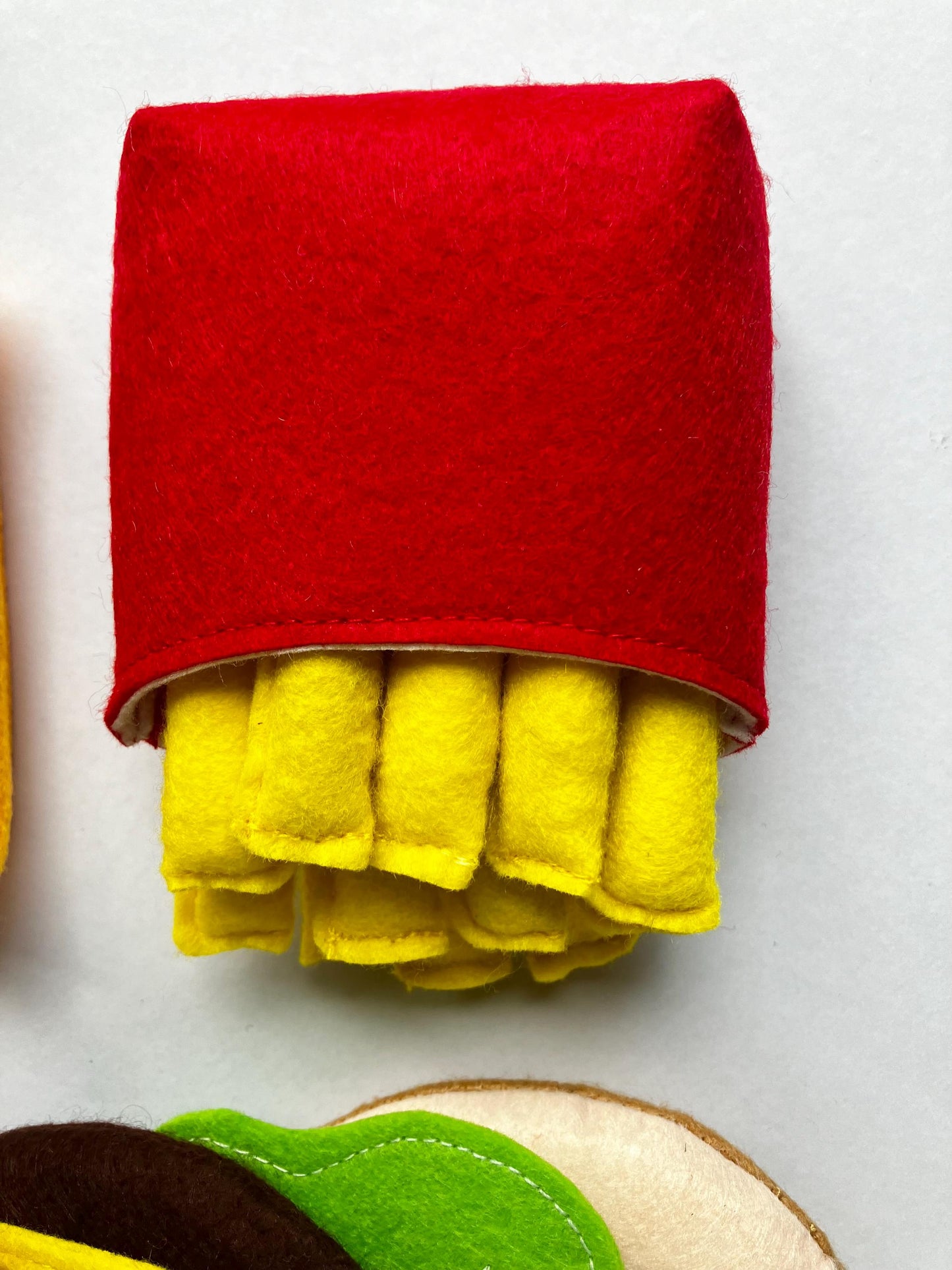 Hamburger Spiel-Lebensmittel-Set: Handgemachtes Montessori-Küchenspielzeug aus Filz