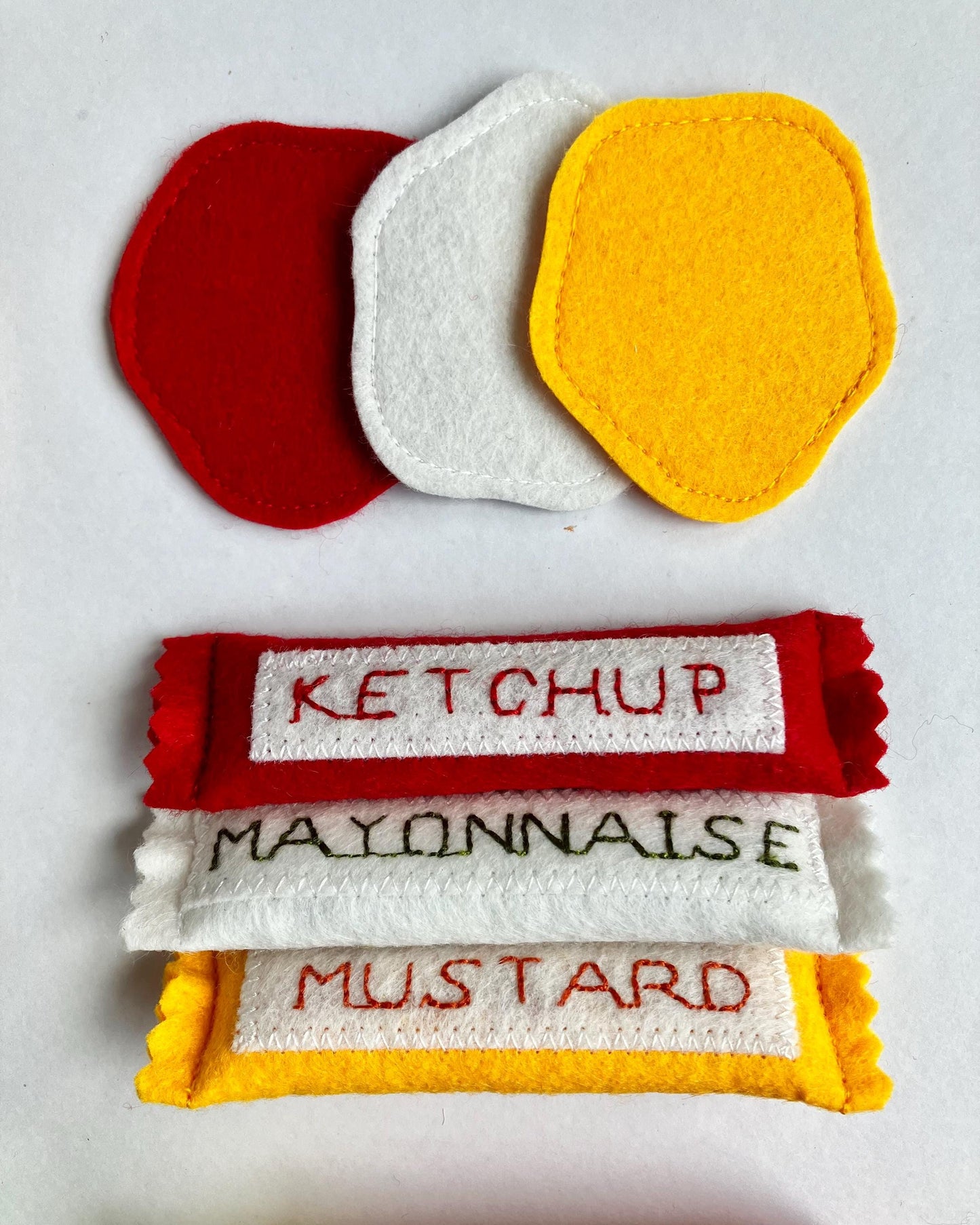 Hamburger Spiel-Lebensmittel-Set: Handgemachtes Montessori-Küchenspielzeug aus Filz