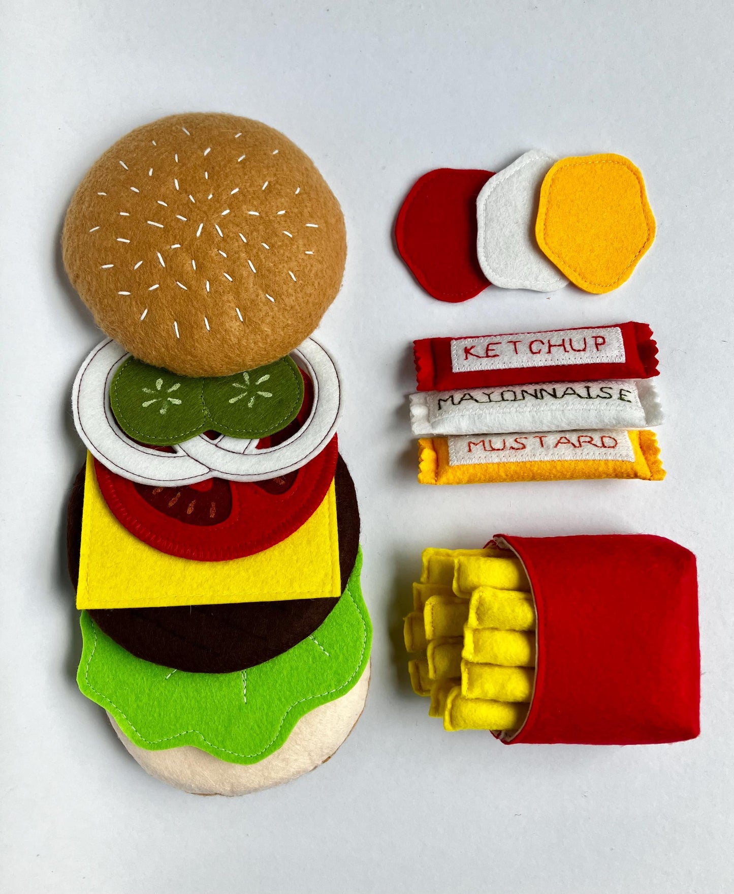 Hamburger Spiel-Lebensmittel-Set: Handgemachtes Montessori-Küchenspielzeug aus Filz